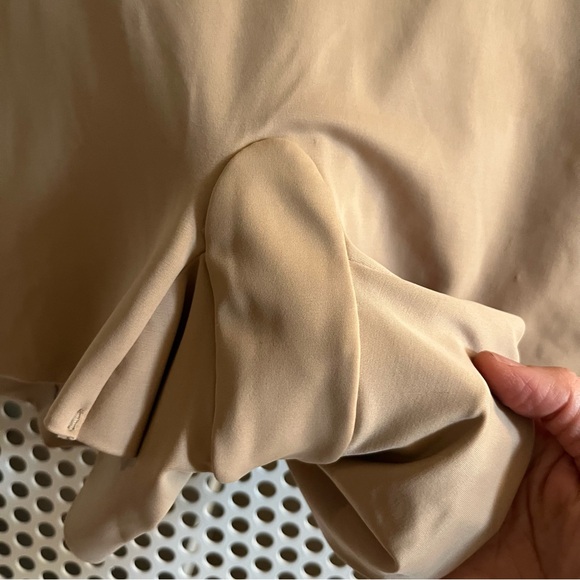 Assets by Spanx High Waisted Super Slimming Shorts Large Sand Inseam 3” NWOT - Picture 3 of 7